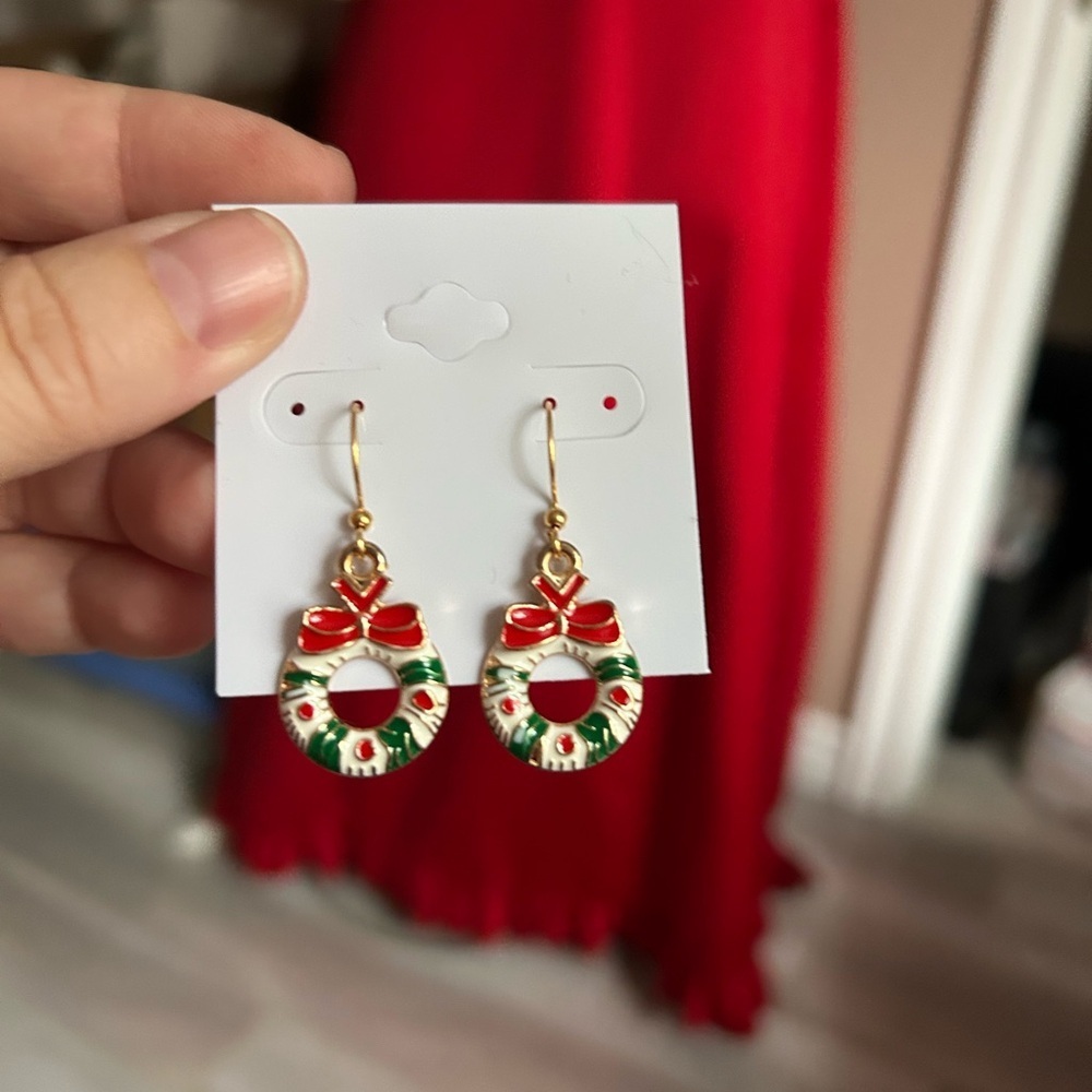🔥$2 Festive Gold and Red Bow wreath Earrings 🤩